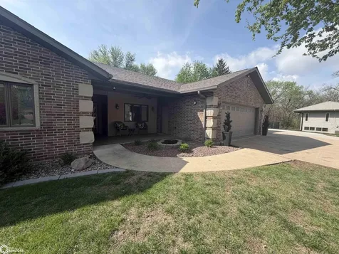 502 Kingman Circle Fairfield IA 52556