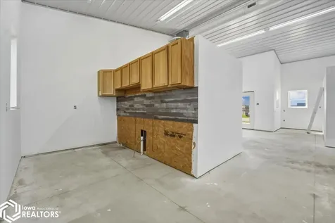 27186 Highway S33 Hubbard IA 50122