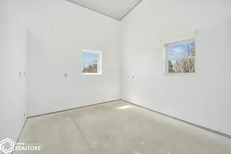 27186 Highway S33 Hubbard IA 50122