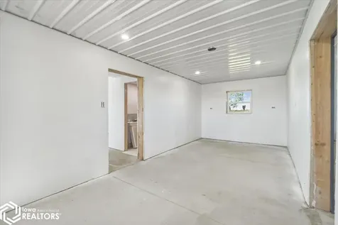 27186 Highway S33 Hubbard IA 50122