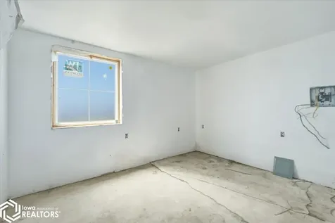 27186 Highway S33 Hubbard IA 50122