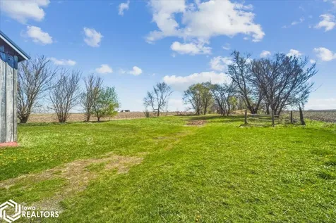27186 Highway S33 Hubbard IA 50122