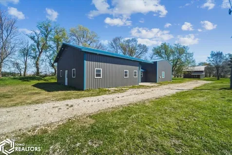 27186 Highway S33 Hubbard IA 50122