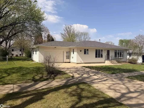 2128 W Bremer Avenue Waverly IA 50677
