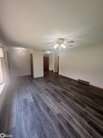2128 W Bremer Avenue Waverly IA 50677