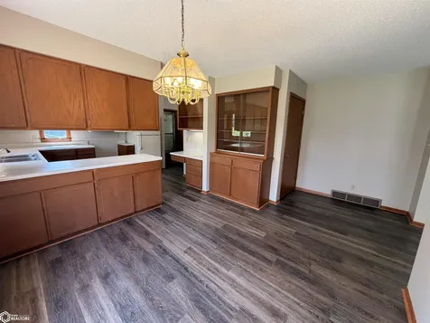 2128 W Bremer Avenue Waverly IA 50677