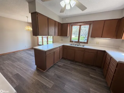 2128 W Bremer Avenue Waverly IA 50677