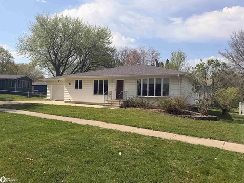 2128 W Bremer Avenue Waverly IA 50677