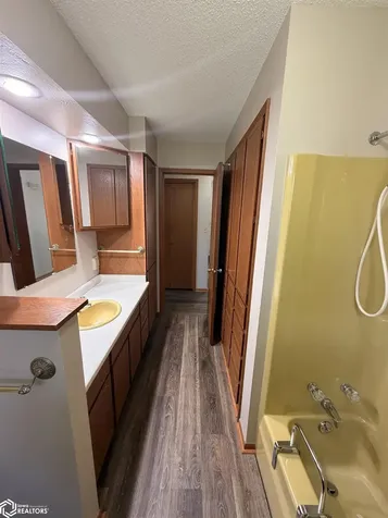 2128 W Bremer Avenue Waverly IA 50677