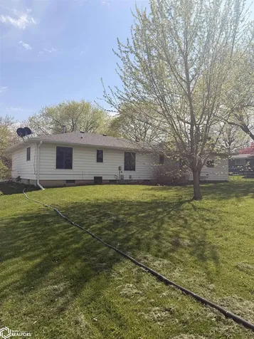 2128 W Bremer Avenue Waverly IA 50677