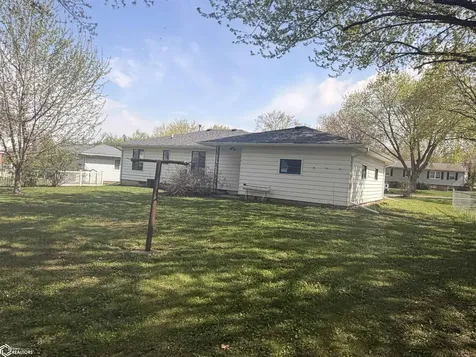 2128 W Bremer Avenue Waverly IA 50677