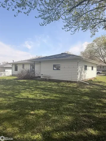 2128 W Bremer Avenue Waverly IA 50677