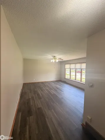 2128 W Bremer Avenue Waverly IA 50677