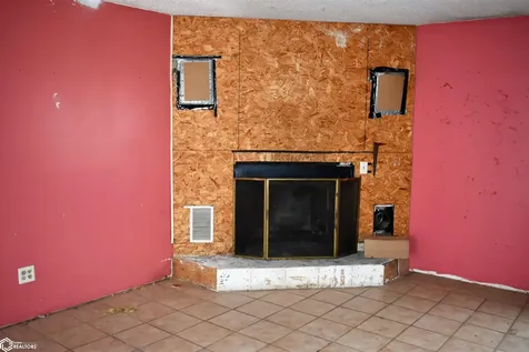 1614 Commercial Iowa Falls IA 50126