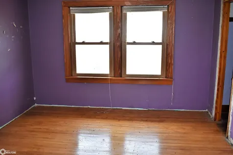 1614 Commercial Iowa Falls IA 50126