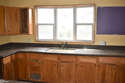 1614 Commercial Iowa Falls IA 50126
