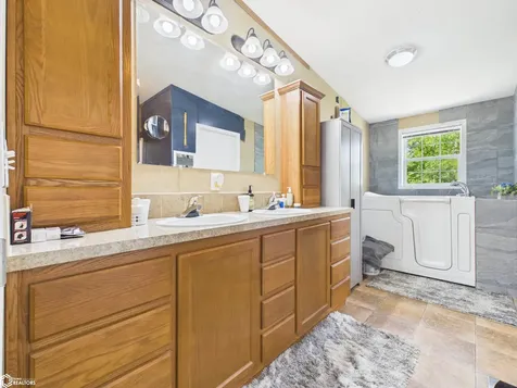 2433 Garfield Avenue Keokuk IA 52632