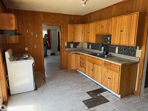 930 S Weller Street Ottumwa IA 52501