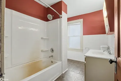 6597 188th Street Sperry IA 52650