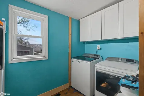 328 8th Avenue Grinnell IA 50112