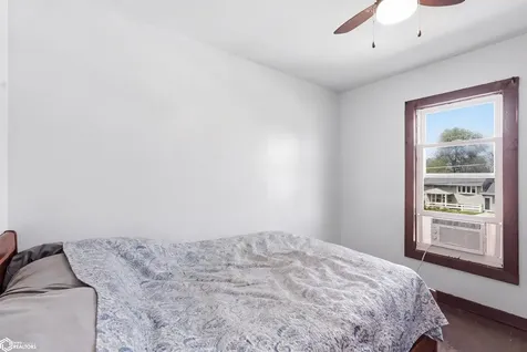 328 8th Avenue Grinnell IA 50112