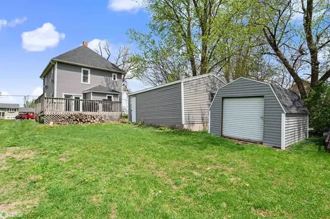 328 8th Avenue Grinnell IA 50112