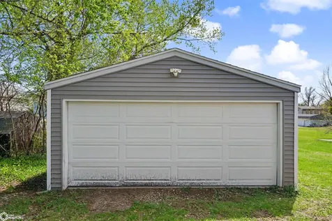 328 8th Avenue Grinnell IA 50112