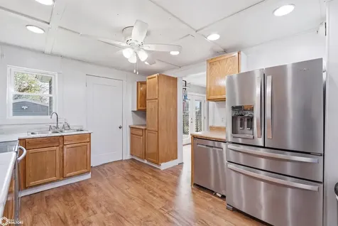 328 8th Avenue Grinnell IA 50112