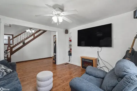 328 8th Avenue Grinnell IA 50112