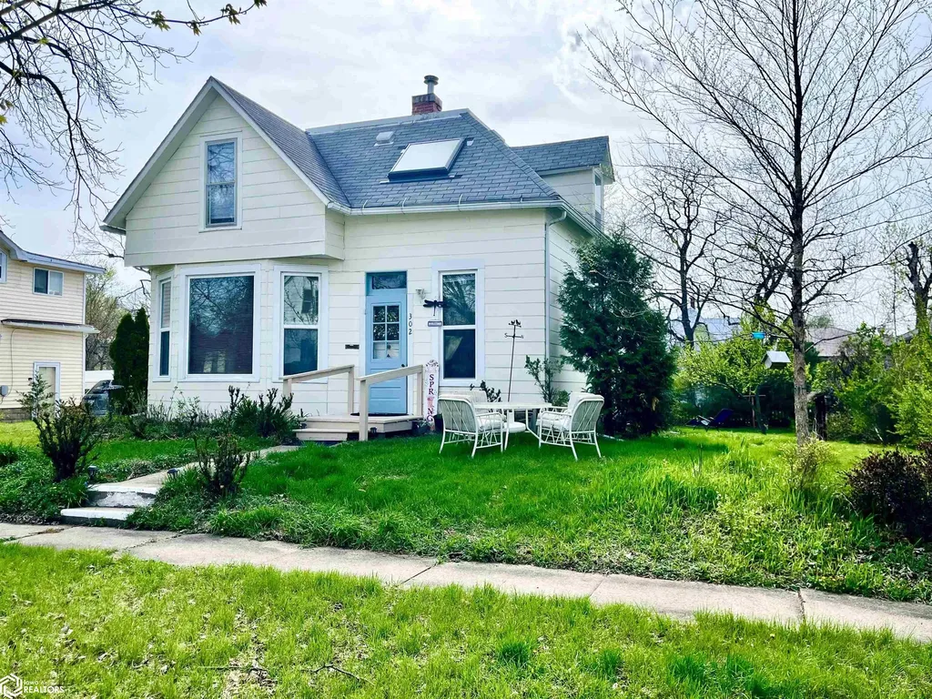 302 S Court Street Fairfield IA 52556