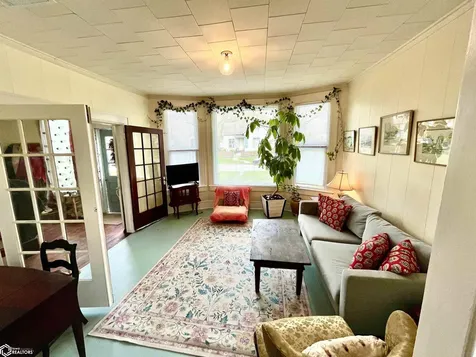 302 S Court Street Fairfield IA 52556