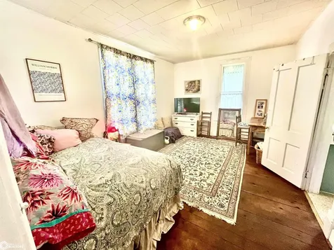 302 S Court Street Fairfield IA 52556