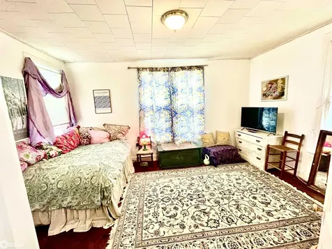 302 S Court Street Fairfield IA 52556