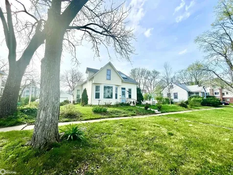 302 S Court Street Fairfield IA 52556