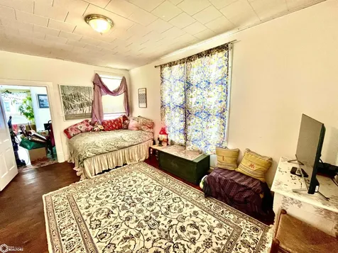 302 S Court Street Fairfield IA 52556