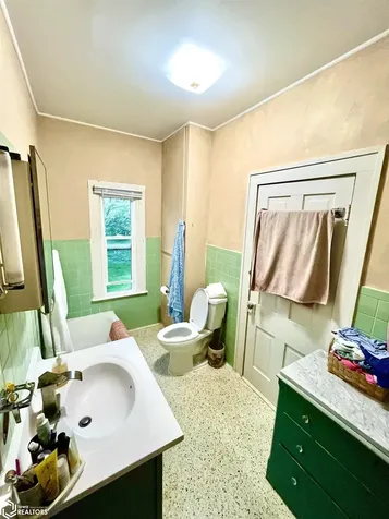 302 S Court Street Fairfield IA 52556