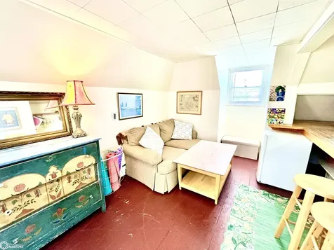 302 S Court Street Fairfield IA 52556