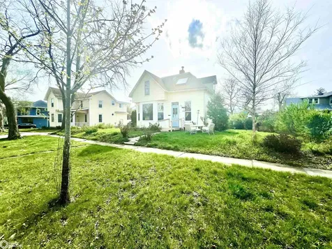 302 S Court Street Fairfield IA 52556
