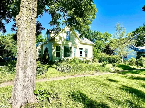 302 S Court Street Fairfield IA 52556