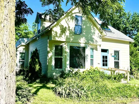 302 S Court Street Fairfield IA 52556