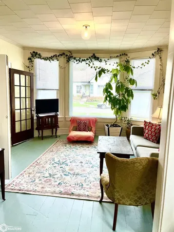 302 S Court Street Fairfield IA 52556
