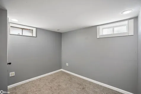 415 College Hill Avenue Oskaloosa IA 52577