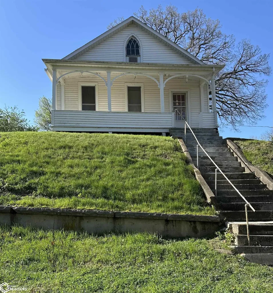 121 Clay Street Burlington IA 52601