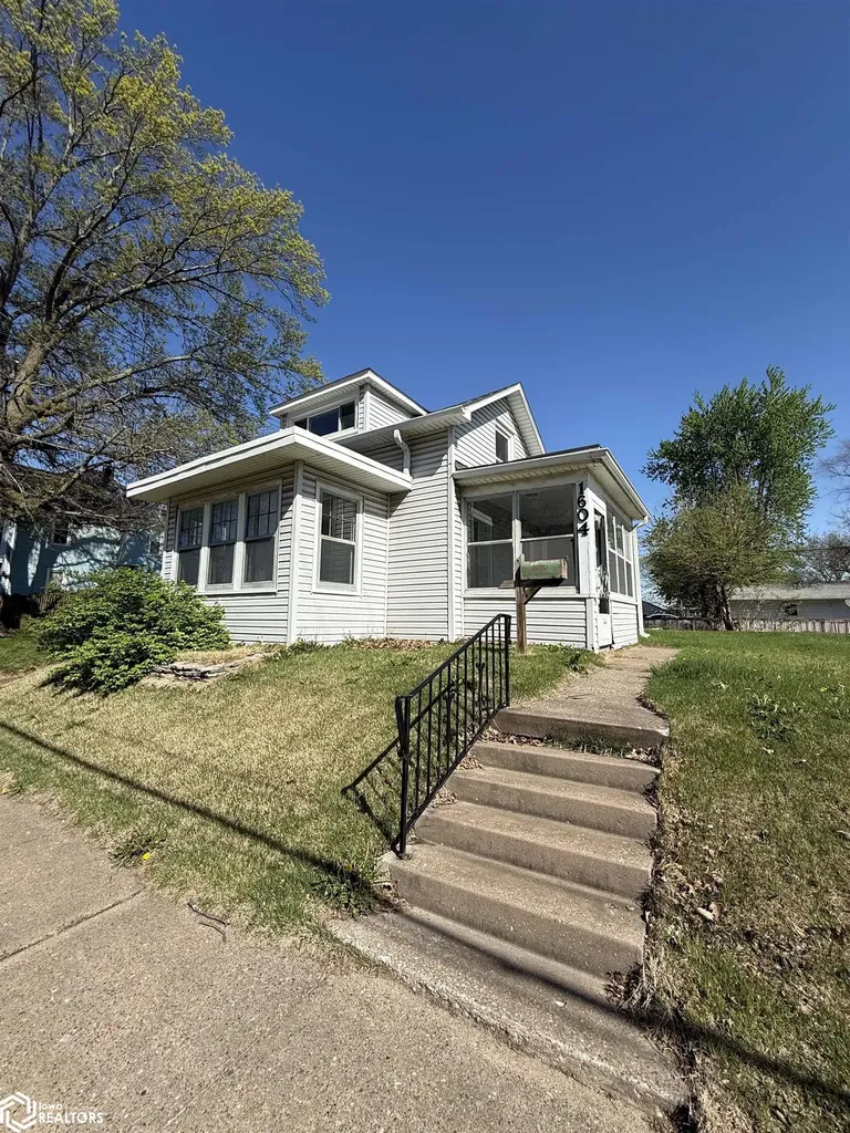 1604 Division Street Burlington IA 52601