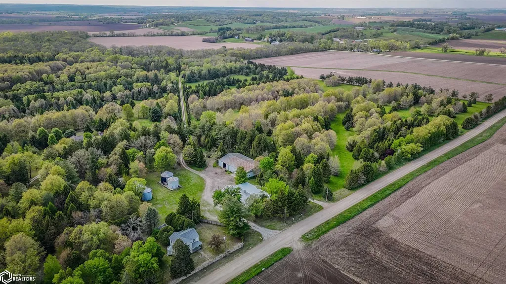 1000/1006 Irish Lane Mount Vernon IA 52314