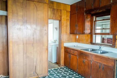 1000/1006 Irish Lane Mount Vernon IA 52314