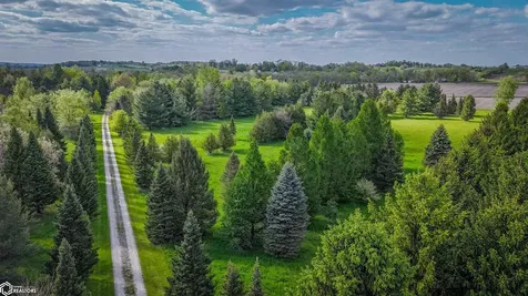 1000/1006 Irish Lane Mount Vernon IA 52314