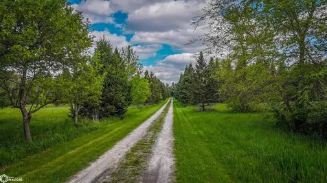 1000/1006 Irish Lane Mount Vernon IA 52314