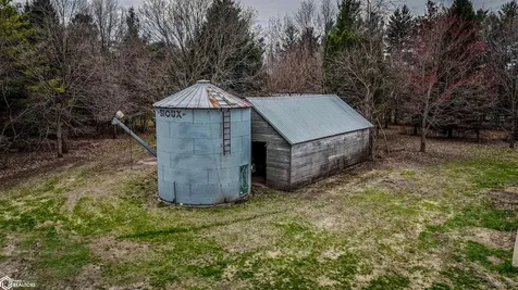 1000/1006 Irish Lane Mount Vernon IA 52314