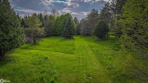 1000/1006 Irish Lane Mount Vernon IA 52314
